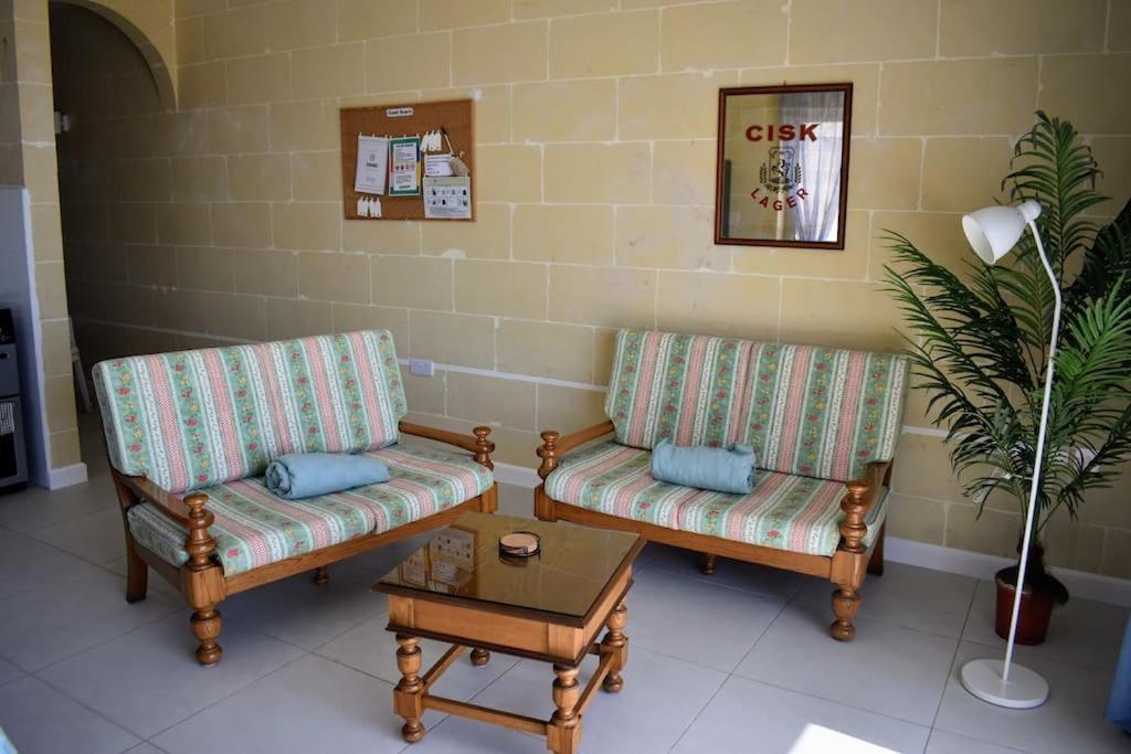 Seaview 2-Bedroom Apartment In Xlendi Esterno foto
